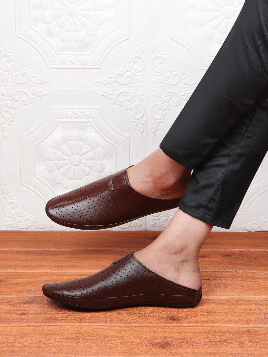 Men Brown Ethnic Slip-On Juttis